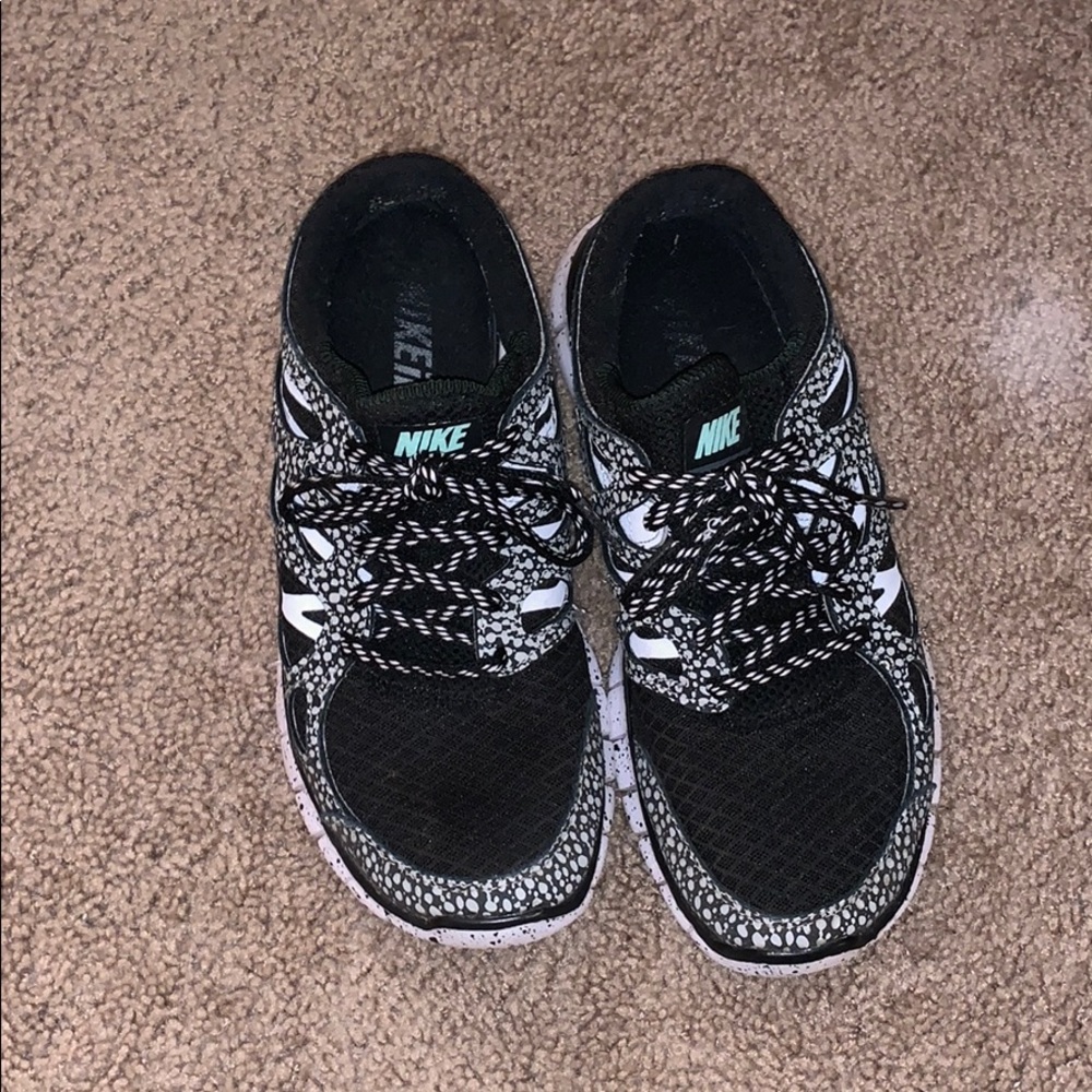 Nike Tennis Shoes